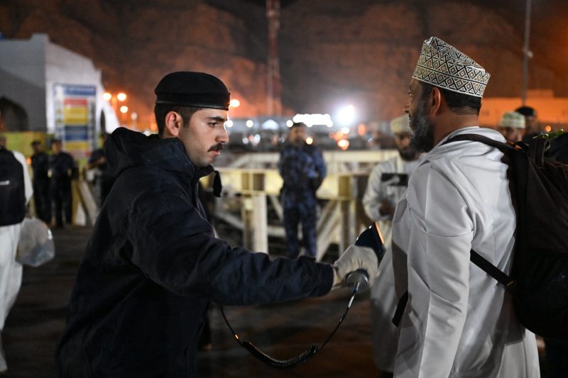 تأمين عودة 245 مواطنًا عبر مدينة بندر عباس