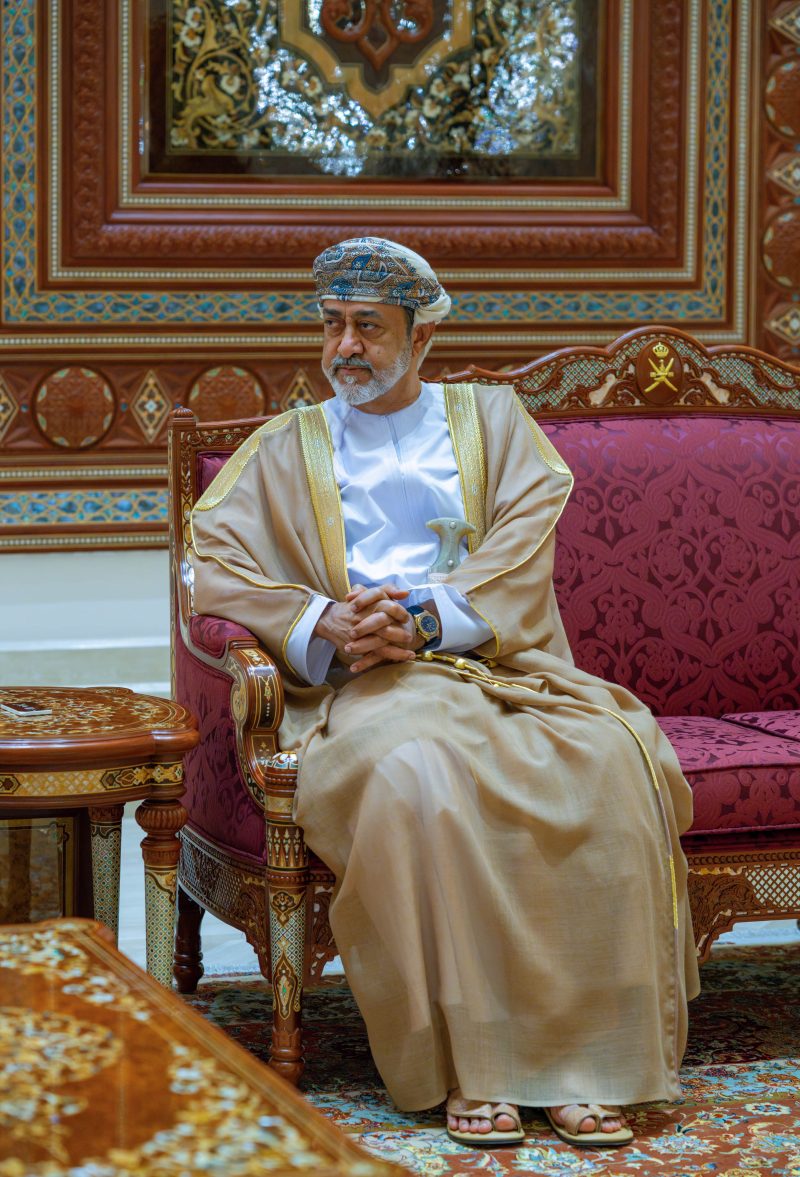 جلالة السُّلطان المعظّم يستقبل وزير الخارجية البحريني