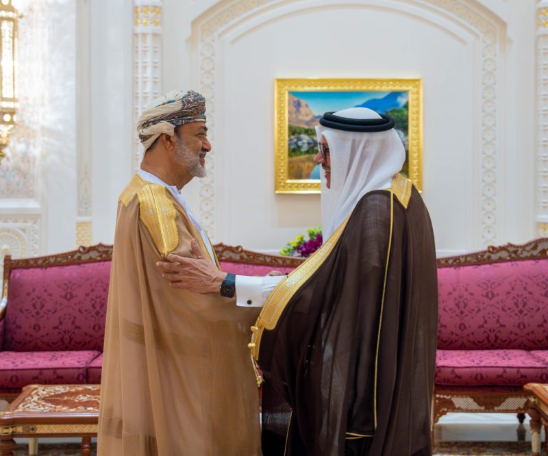 جلالة السُّلطان المعظّم يستقبل وزير الخارجية البحريني