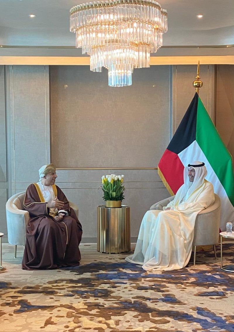 معالي عبدالله علي اليحيا وزير خارجية دولة الكويت الشقيقة خلال استقباله سعادة خالد بن هاشل المصلحي وكيل وزارة الخارجية للشؤون الإدارية والمالية