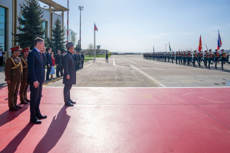 عاهلُ البلاد المفدّى يصلُ إلى روسيا 