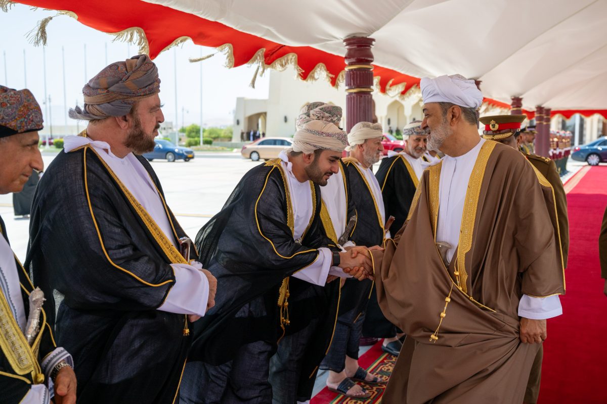 جلالة السُّلطان يغادر البلاد متوجهًا إلى الجزائر