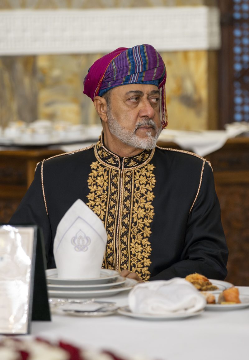 تكريمًا لجلالتِه.. الرئيسُ الجزائريُّ يُقيم مأدبة عشاء رسميّة