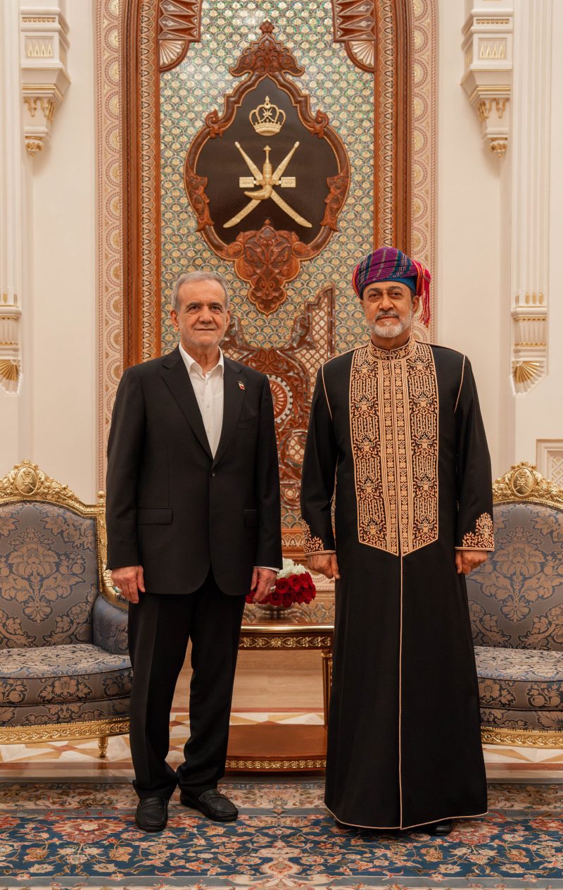 His Majesty hosts official dinner for Iranian President at Al Alam Palace 