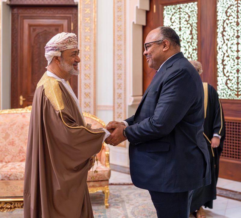 جلالةُ السُّلطان المُعظّم يتسلّم رسالةً خطيّةً من الرئيسة التنزانية