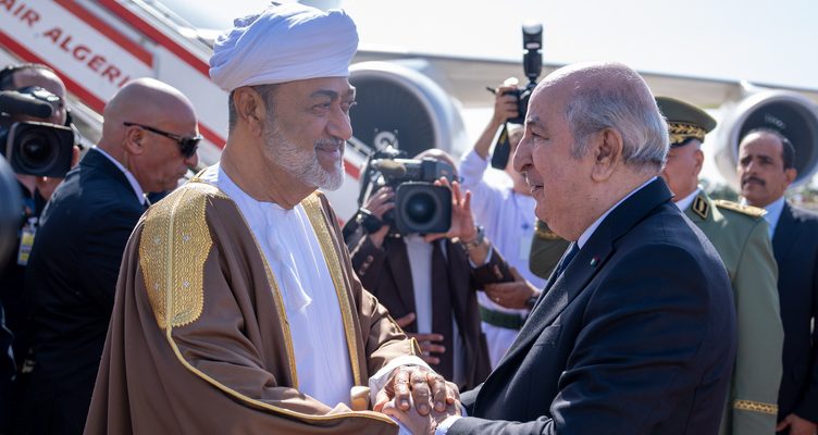 جلالةُ السُّلطان المعظّم يصلُ إلى الجزائر