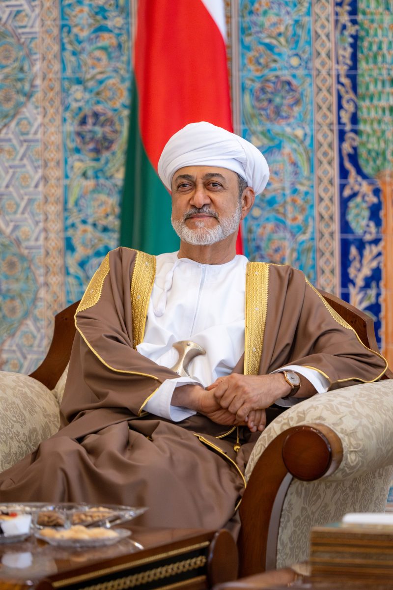 جلالةُ السُّلطان المعظّم يصلُ إلى الجزائر