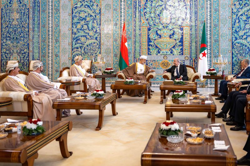 جلالةُ السُّلطان المعظّم يصلُ إلى الجزائر