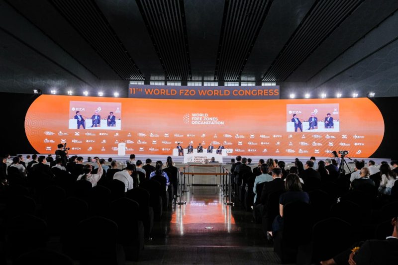 سلطنة عُمان تشارك في المؤتمر العالمي للمناطق الحرة بالصين