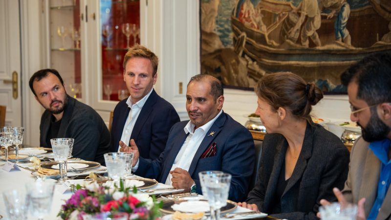 فرنسا: سفير سلطنة عُمان يستضيف ممثلي شركات لبحث التعاون في التكنولوجيا والذكاء الاصطناعي