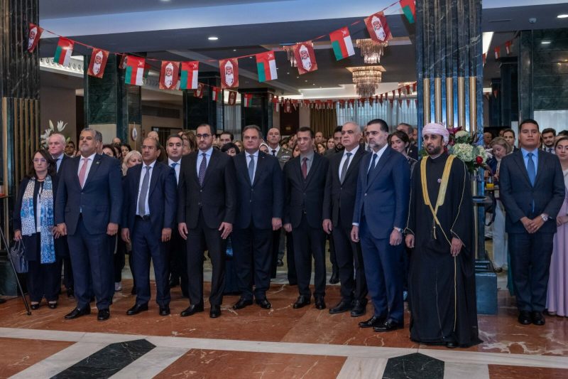 سفارات سلطنة عُمان في واشنطن وطهران وإسبانيا تحتفل بالعيد الوطني المجيد