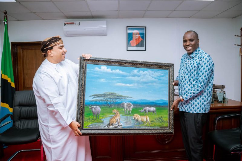 تنزانيا: نائب رئيس الوزراء ووزير الطاقة التنزاني يستقبل سفير سلطنة عُمان