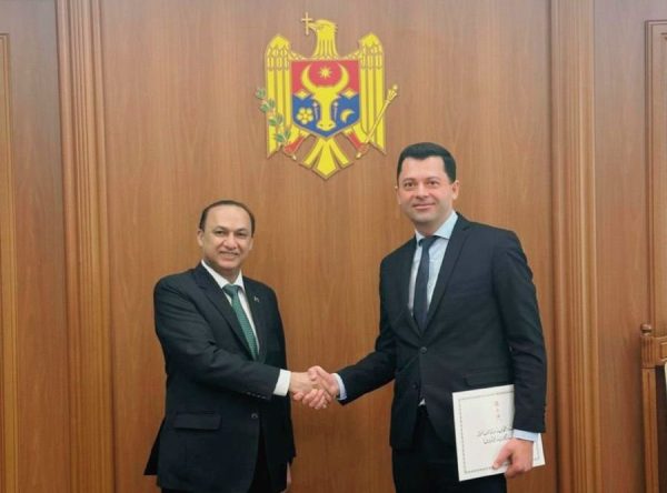 مولدوفا: سفير سلطنة عُمان يقدم نسخة من أوراق اعتماده
