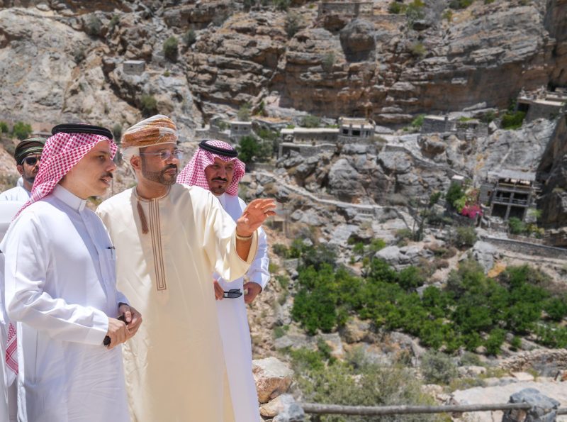 Minister accompanies Saudi Foreign Minister on a tour of Al Jabal Al Akhdar