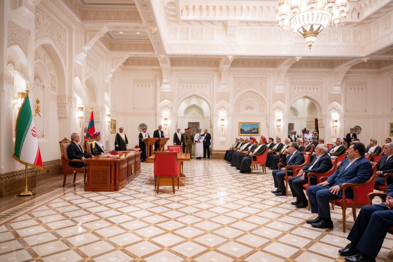 جلالة السُّلطان المعظّم والرئيس الإيراني يشهدان التوقيع على عددٍ من الاتفاقيات ومذكرات التفاهم 