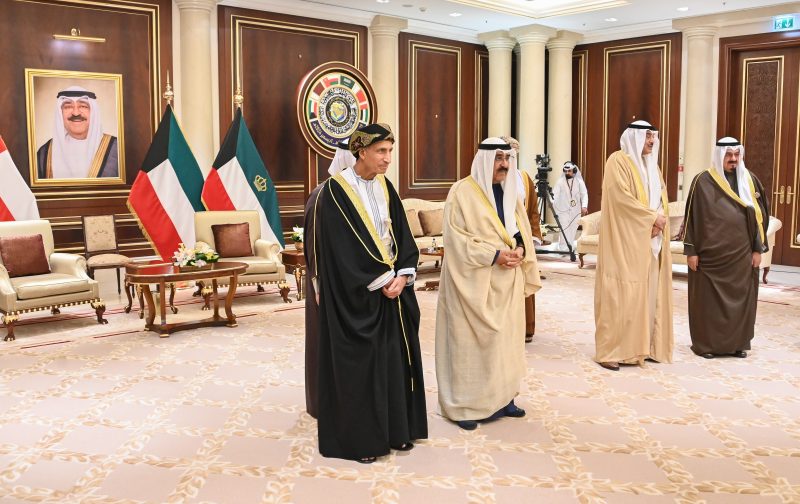 سمو السّيد فهد يصل الكويت لترؤس وفد سلطنة عُمان في مؤتمر القمة الخليجية الـ 45
