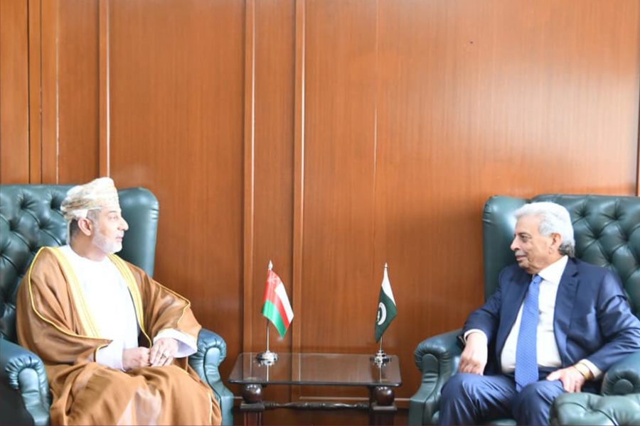 Pakistan: Federal Minister for Industries receives Oman’s Ambassador