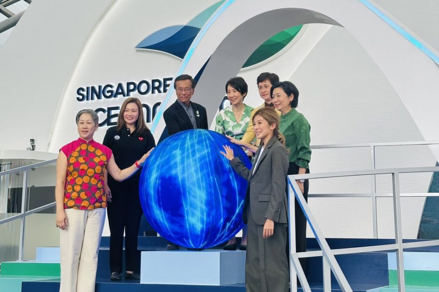 Singapore: Embassy team at the Singapore Oceanarium.
