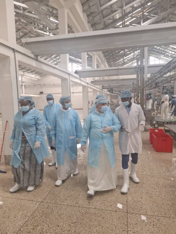 تنزانيا: السفير يقوم بزيارة ميدانية لشركة متخصصةفي تصدير اللحوم