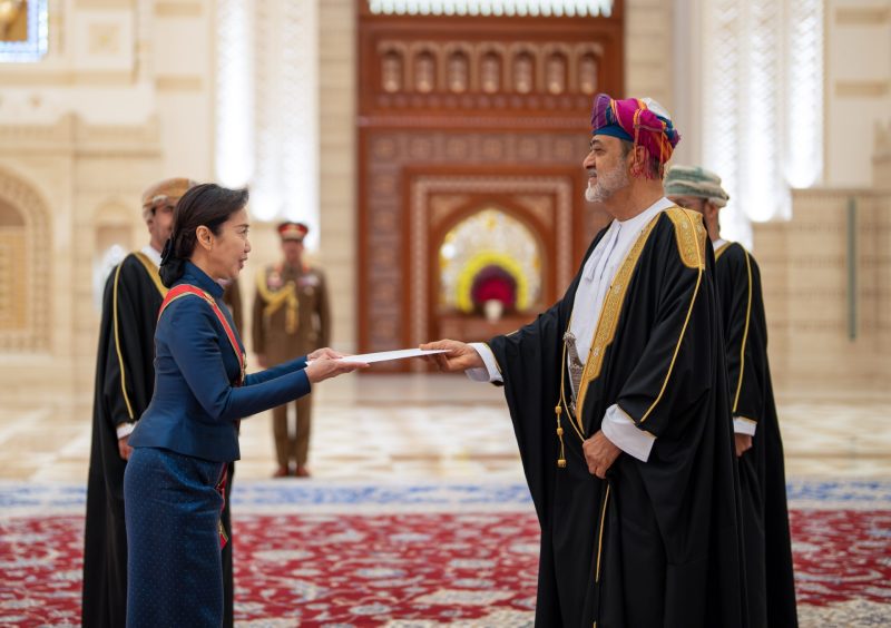 سفير تايلاند لدى سلطنة عمان يقدم أوراق اعتماده