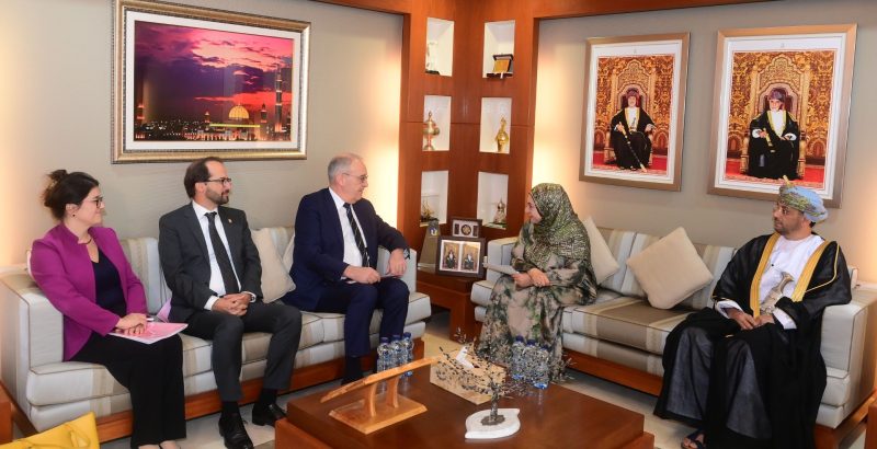 سلطنة عُمان وسويسرا تبحثان تعزيز مجالات التعاون الاقتصادي والتجاري والعلمي