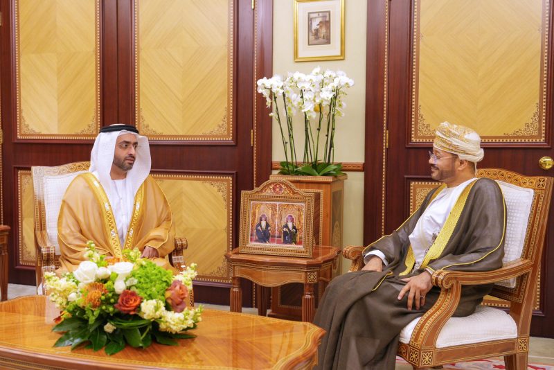  وزير الخارجية يتسلم نسخة من أوراق اعتماد سفير دولة الإمارات العربية المتحدة