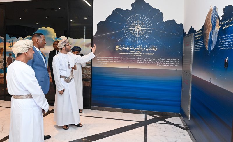 رئيس بوتسوانا يطلع على الفرص الاستثمارية في عمان ويزور دار الأوبرا السلطانية