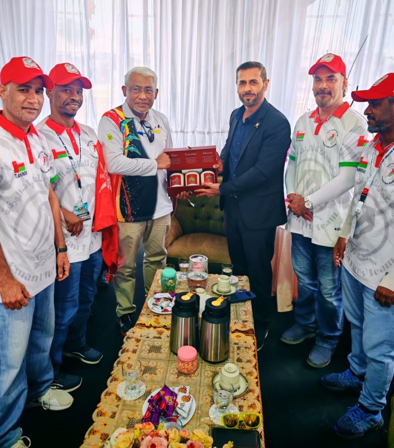 ماليزيا: نائب رئيس البعثة يزور الفريق العماني في مهرجان بورنيو