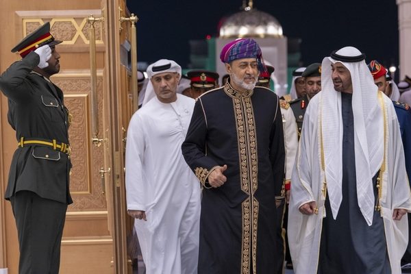 مأدبة عشاء رسميّة بقصر الوطن على شرف أخيه جلالةِ السُّلطان المعظم بمناسبة زيارة جلالتِه دولة الإمارات العربية المتحدة.