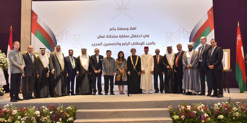 سفارات سلطنة عُمان في دكا وجاكرتا وطوكيو تحتفل بالعيد الوطني الـ54 المجيد