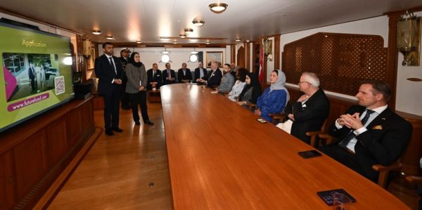 ألمانيا: سفينة"شباب عُمان الثانية"تستقبل وفودا اقتصادية ودبلوماسية 