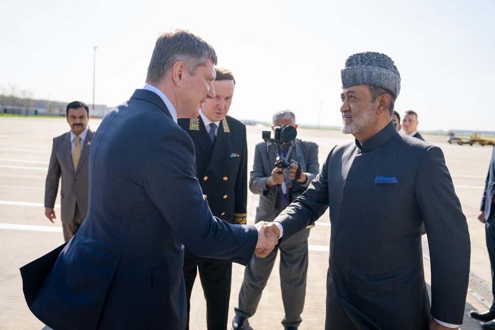 His Majesty arrives in Russia