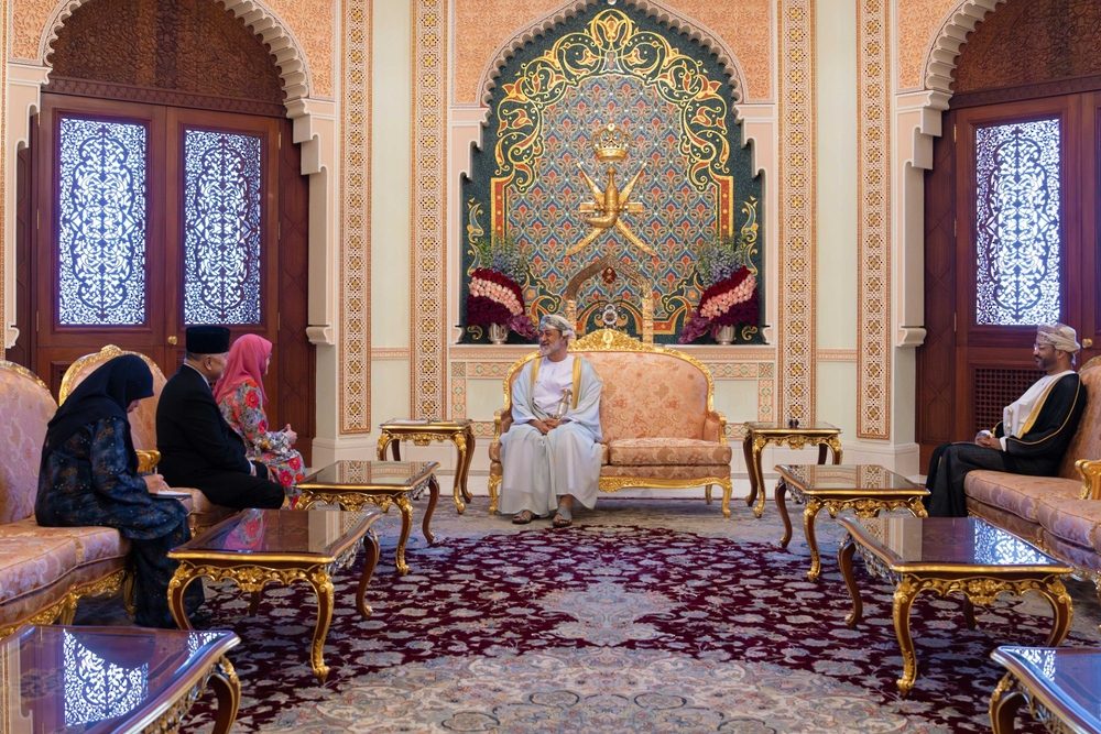 His Majesty receives Princess Hajah Masna of Brunei