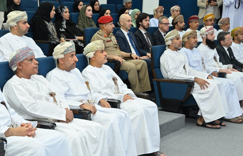 سلطنة عُمان توقع اتفاقية تصميم وتصنيع وإطلاق أول قمر اصطناعي عُماني